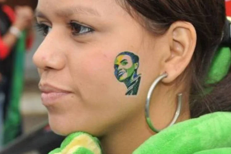 Uma das eleitoras de Marina Silva: Serra já começa a correr atrás dos votos da onda verde (.)