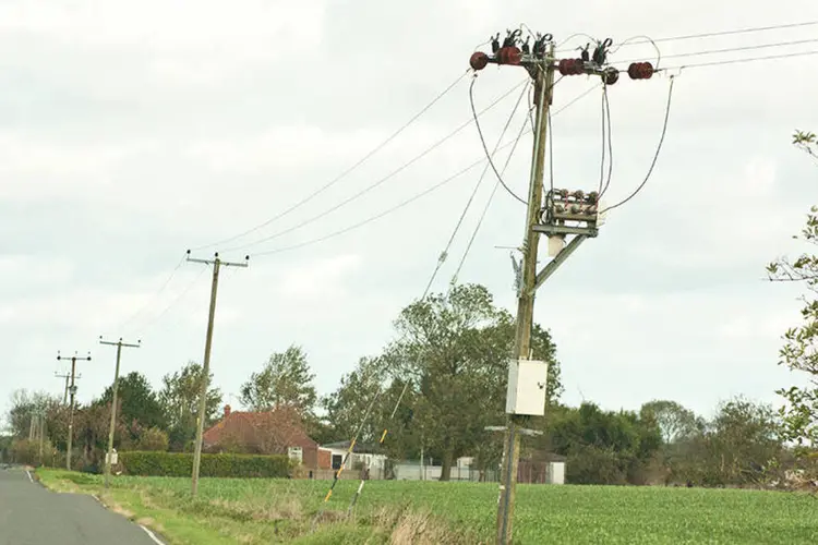 Poste de energia: as limitações de geração estão no acompanhamento diário feito pelo ONS (NORRIE3699/Thinkstock)