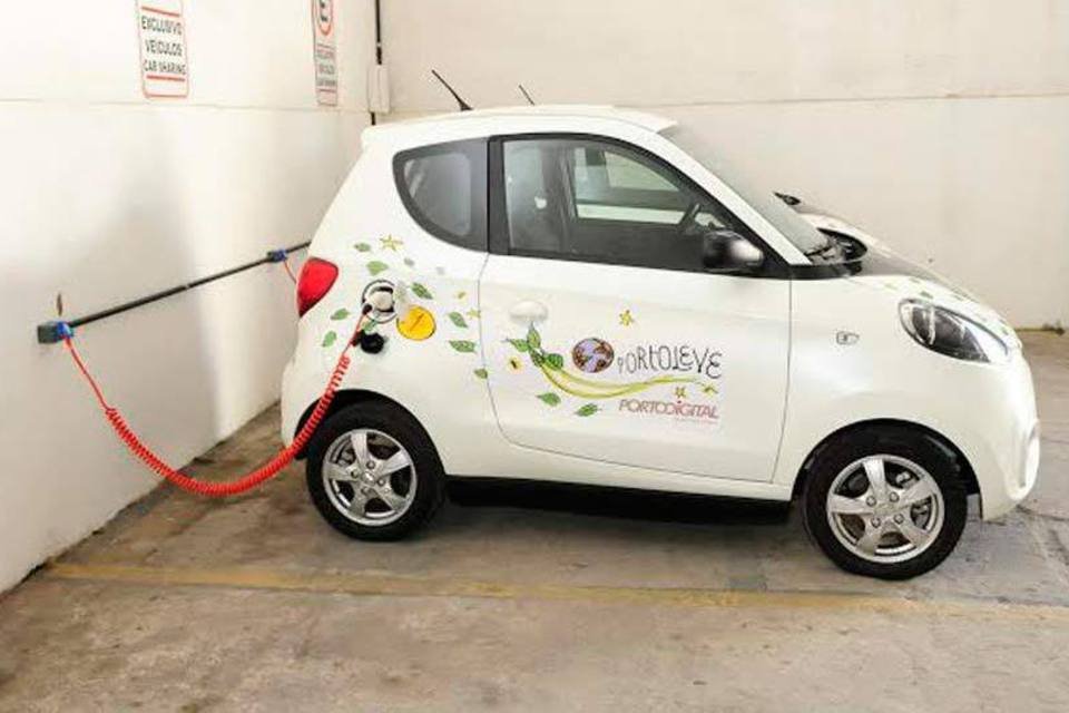 Fortaleza começa a testar carros elétricos compartilhados