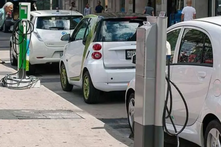 
	Carros el&eacute;tricos: uma pequena frota de t&aacute;xis el&eacute;tricos j&aacute; circulam pela cidade do Rio de Janeiro
 (Wikimedia Commons)