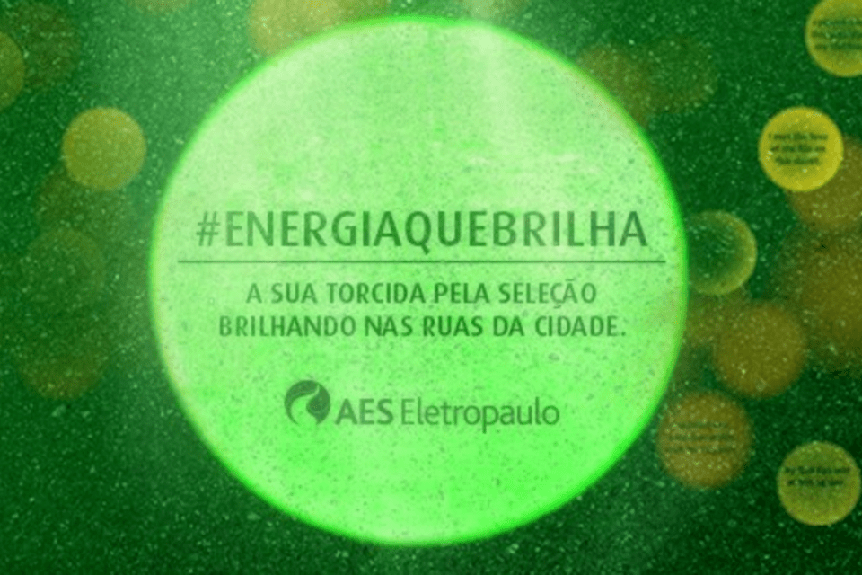 AES ilumina São Paulo com mensagens de torcedores