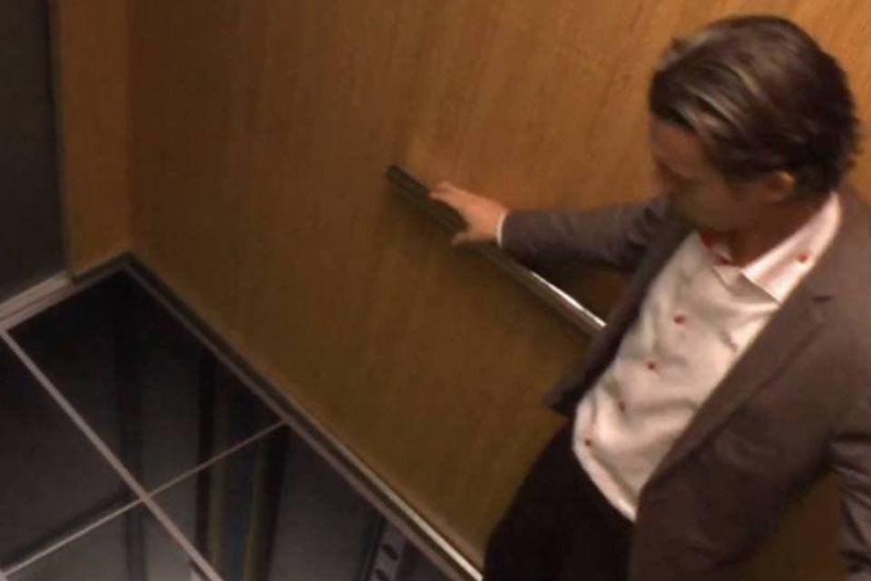 LG aplica pegadinha fingindo a queda de um elevador