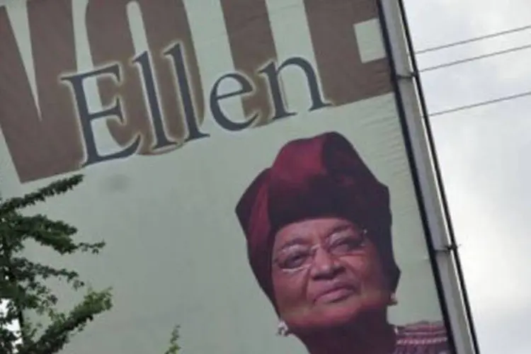 Ellen Johnson Sirleaf tentará um segundo mandato nas eleições (Issouf Sanogo/AFP)