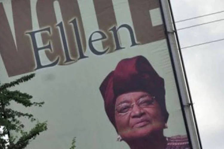Ellen Johnson Sirleaf tentará um segundo mandato nas eleições de 11 de outubro (Issouf Sanogo/AFP)