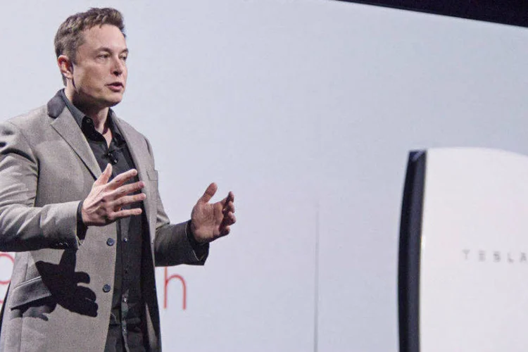 Elon Musk, fundador e CEO da Tesla, apresenta projeto de bateria de energia para casas e carros (Tim Rue/Bloomberg)