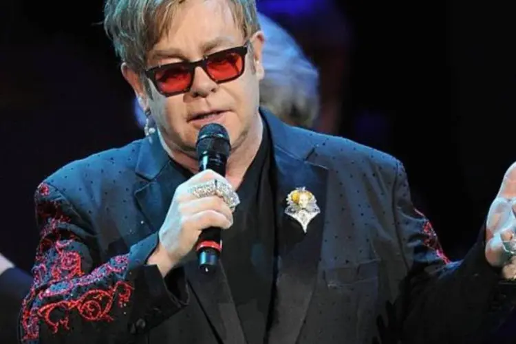 
	Elton John: &quot;trotes s&atilde;o engra&ccedil;ados. Homofobia, no entanto, nunca &eacute; engra&ccedil;ada&quot;
 (Jamie McCarthy/Getty Images)