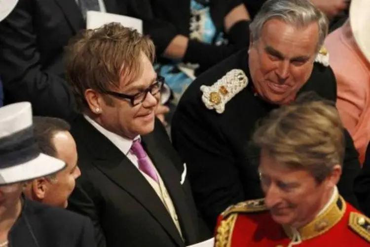Elton John agora vai prestigiar o matrimônio de William e Kate (Getty Images)