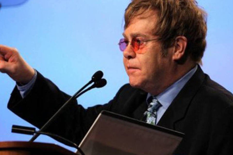 Elton John: mundo precisa de mais amor para acabar com Aids