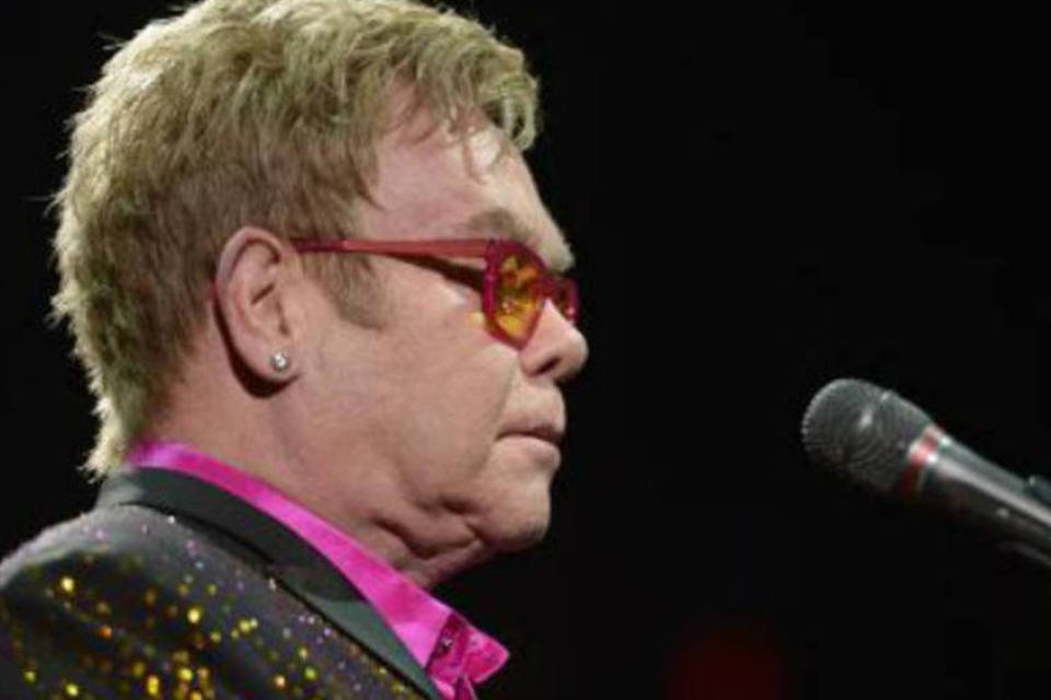 Elton John defenderá direitos gays em Moscou