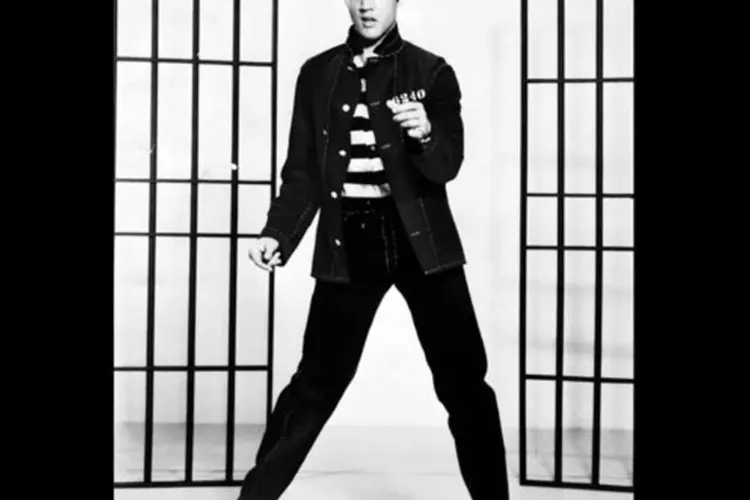 
	Elvis Presley: no &uacute;ltimo dia 16, foram celebrados os 35 anos da morte de Elvis, que faleceu aos 42 anos
 (Wikimedia Commons)