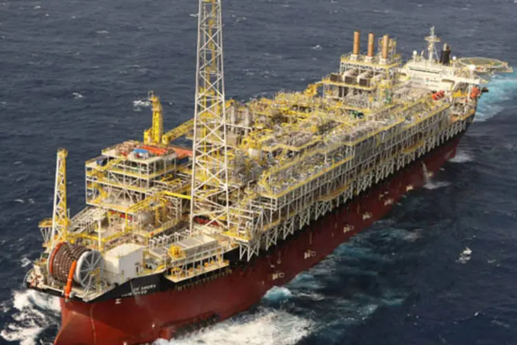
	Pr&eacute;-sal: novo navio-plataforma de explora&ccedil;&atilde;o iniciou suas opera&ccedil;&otilde;es na quinta-feira no campo de Sapinho&aacute;
 (Agência Petrobras)