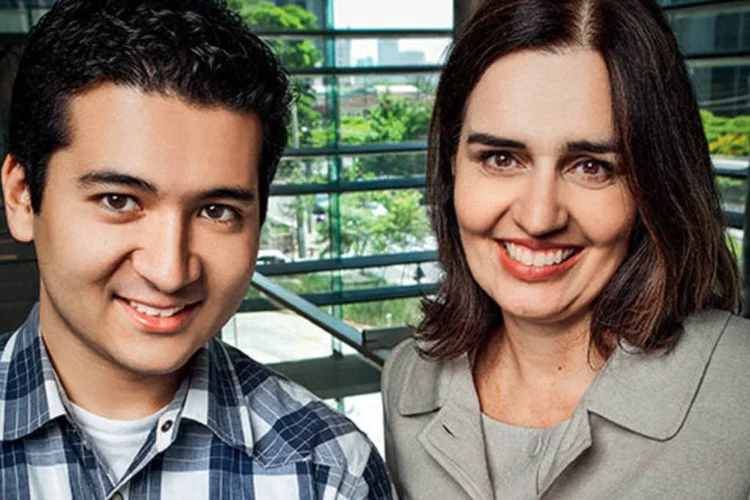 Lilia Cruz, do RH da Vivo, e o analista Henrique Yamauchi: além de liberar o acesso às redes, a empresa criou uma política que incentiva a comunicação virtua (Fabiano Accorsi)