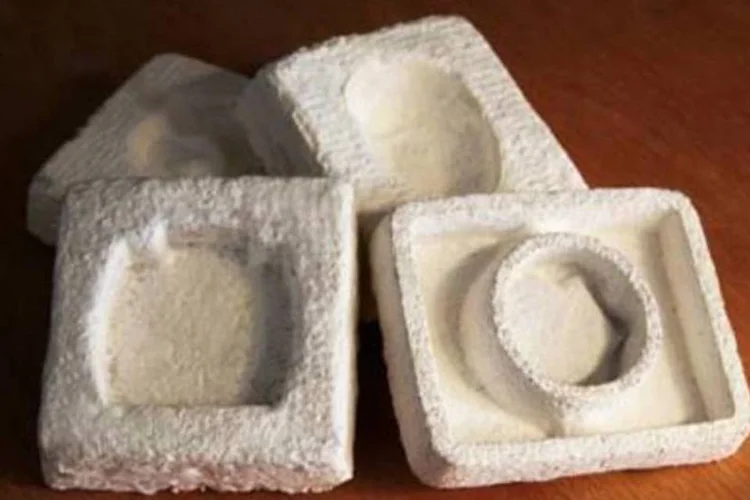 Além de usar somente fontes renováveis, a embalagem, depois de usada, serve como adubo para o jardim. (.)