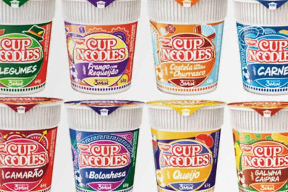 Embalagens de Cup Noodles homenageiam seleções clássicas