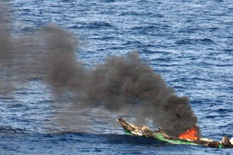 O site 'Somalia Report'  - citando fontes marítimas - que o navio pertence à companhia Elmira Tankers, com sede em Atenas (Getty Images)