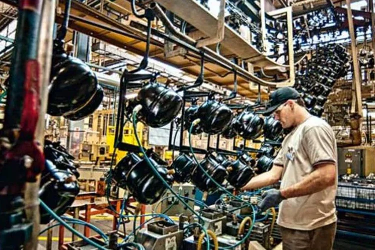 Fábrica da Embraco: nova empresa para fabricar produtos acabados tendo como base a sucata (Ricardo Corrêa/EXAME)