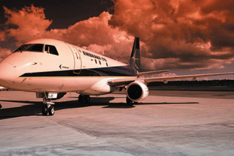O segmento de aviação comercial representou 52,9% da receita líquida total da Embraer (.)