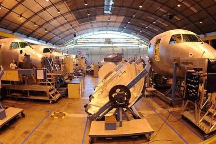 O cargueiro KC-390 terá primeiro protótipo em produção em 2013 e voo inaugural em 2014 (Germano Lüders/EXAME.com)