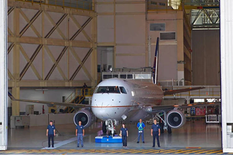 
	Jato E175: a entrega est&aacute; programada para come&ccedil;ar no 3&ordm; trimestre de 2015
 (Embraer/Divulgação)