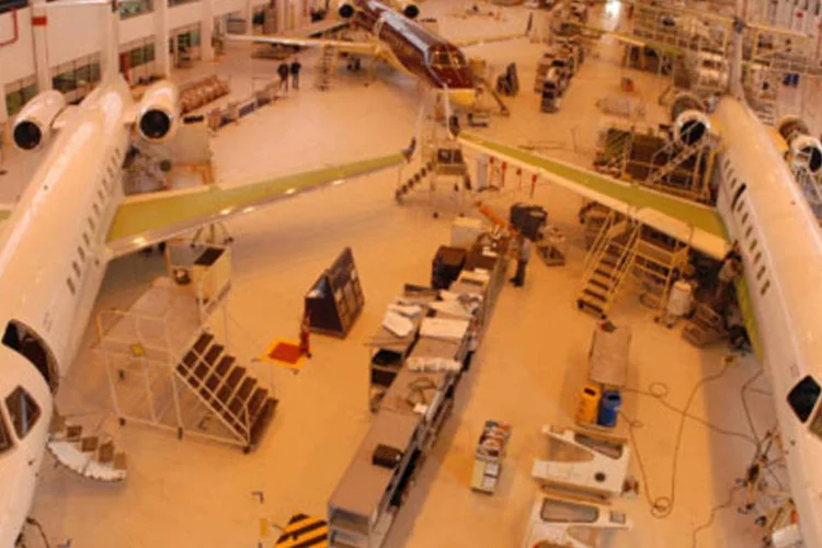 Galpão da Embraer: o faturamento estimado para 2011 da divisão de radares da OrbiSat é de 50 milhões de reais