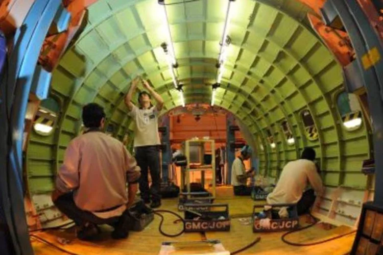 Linha de montagem do avião Embraer 190: o preço de lista desse modelo é de 40 milhões de dólares (.)