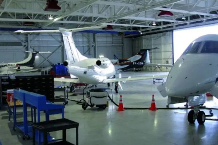 Hangar da Embraer: Azul pagará  US$ 497,2 milhões pelos 52 aviões (foto/Divulgação)