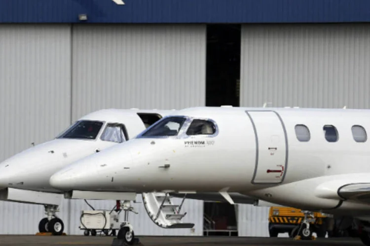 
	Recentemente a Embraer fechou contrato com a United Airlines para 30 pedidos firmes e 40 op&ccedil;&otilde;es para o jato E175
 (REUTERS/Nacho Doce)