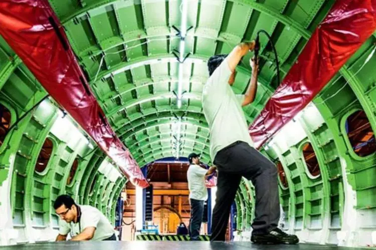 
	F&aacute;brica da Embraer: &quot;Estima-se que, das novas entregas esperadas nessas regi&otilde;es, 65 por cento ser&atilde;o para apoiar o crescimento do mercado&quot;, afirmou a fabricante
 (Germano Lüders/EXAME.com)