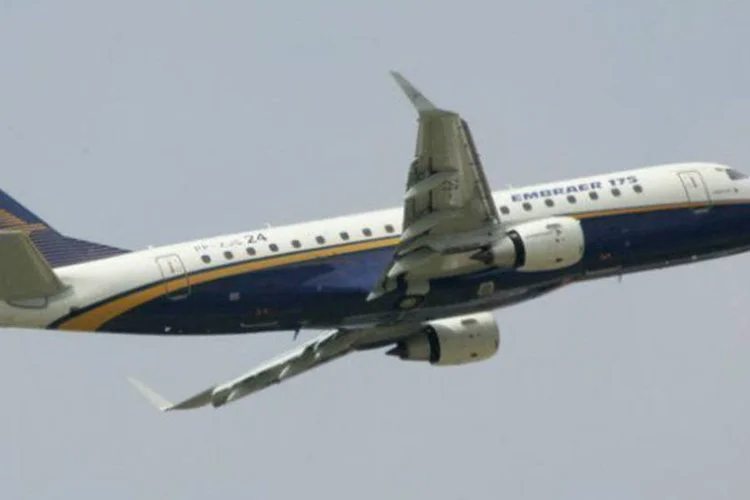 
	Avi&atilde;o da Embraer: empresa informou que, no terceiro trimestre, entregou 19 avi&otilde;es comerciais e 25 executivos
 (AFP / Pierre Verdy)