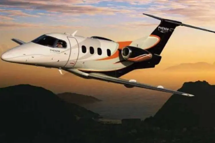 
	Jato Phenom 100 da Embraer: assinatura do documento prev&ecirc; a aquisi&ccedil;&atilde;o de cinco Phenom 100
 (Divulgação)