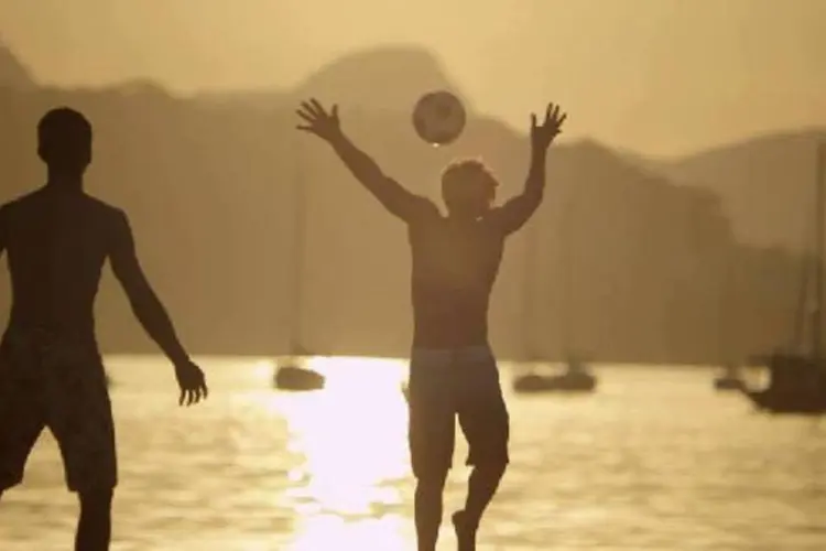 Campanha da Embratur para a Copa: primeira fase estreou hoje com o filme “Dance” (Reprodução/YouTube/Visit Brasil)