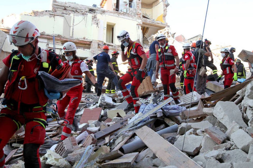Metade da população de Amatrice é evacuada após destruição