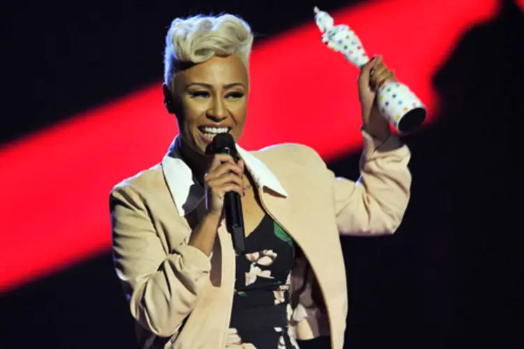 Emeli Sande, que cantou nas cerimônias de abertura e encerramento da Olimpíada de Londres-2012, também foi escolhida como a melhor artista britânica feminina (Matt Kent/Getty Images)