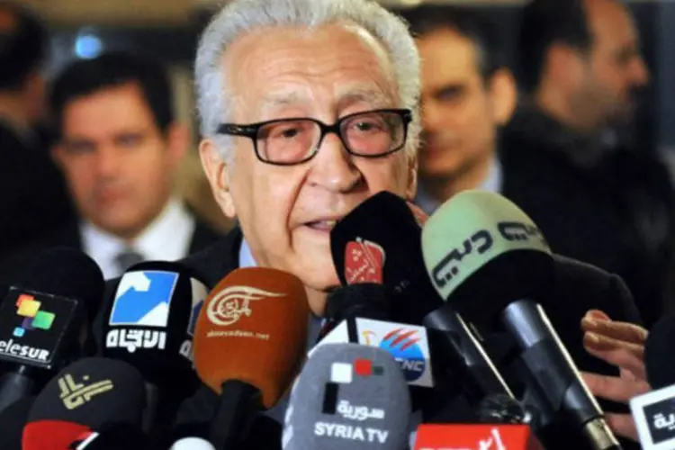 O emissário internacional para a Síria, Lakhdar Brahimi, concede coletiva de imprensa em Damasco em 27 de dezembro (©afp.com / STR)