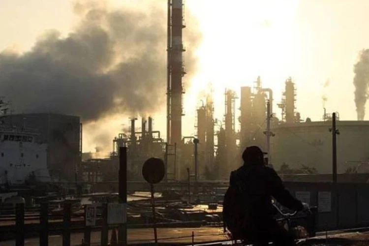  A conjuntura atual não favorece o comprometimento dos países com o estabelecimento de prazos para a redução das emissões de CO2. (Getty Images)