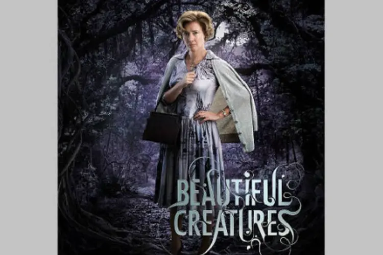 
	A atriz Emma Thompson em cartaz do filme &quot;Dezesseis luas&quot; (Beautiful Creatures)
 (Divulgação)