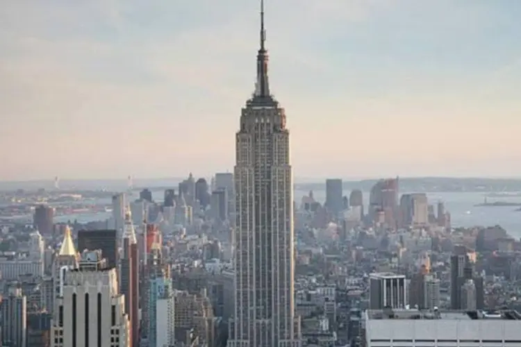O Empire State Building, situado na Quinta Avenida de Nova York, recebe a visita de milhares de pessoas por ano (Daniel Schwen/Wikimedia Commons)