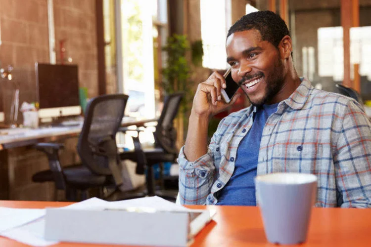 
	Empreendedor ao celular: teste sua ideia com potenciais clientes antes de abrir seu neg&oacute;cio
 (monkeybusinessimages/Thinkstock)