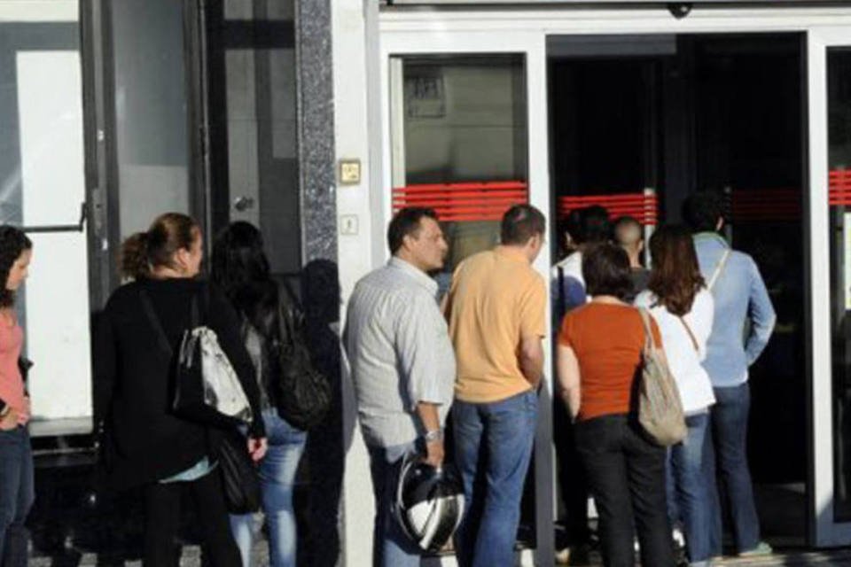 Número de desempregados na Espanha sobe 1,54% em novembro