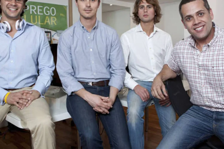 Jacob Rosenbloom, Derek Fears, Danilo Assis e Nathan Dee , da Emprego Ligado (Divulgação/Emprego Ligado)