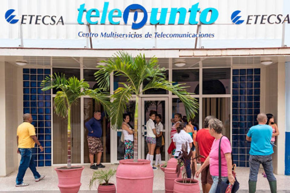 Cuba triplicou zonas wi-fi de conexão à Internet