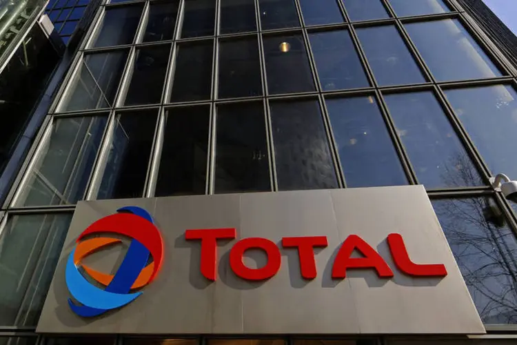 
	Total: a empresa disse que o pre&ccedil;o da oferta representa um pr&ecirc;mio de 38,3% sobre o valor de fechamento da a&ccedil;&atilde;o da Saft de 26,40 euros em 6 de maio
 (Jacky Naegelen / Reuters)