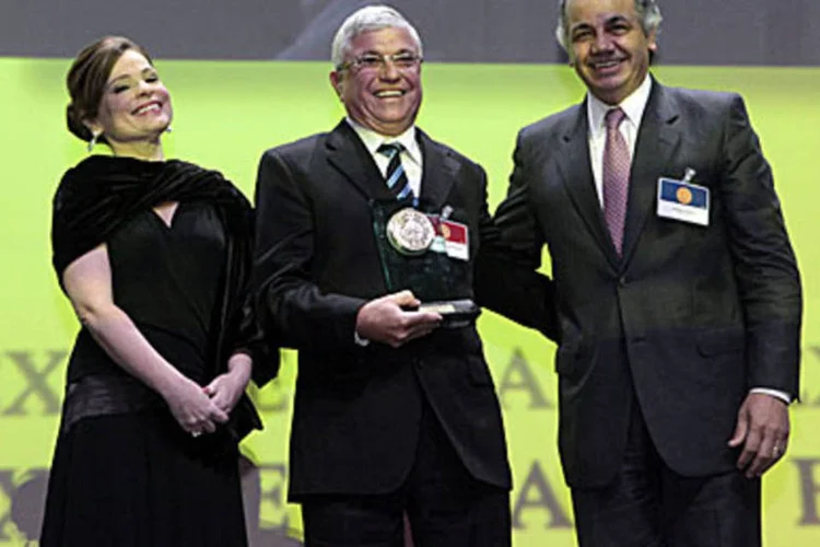 Cláudia Vassallo, diretora de redação de EXAME, o presidente da EMS, Luiz Carlos Borgonovi, e Edemir Pinto, presidente da BM&F Bovespa