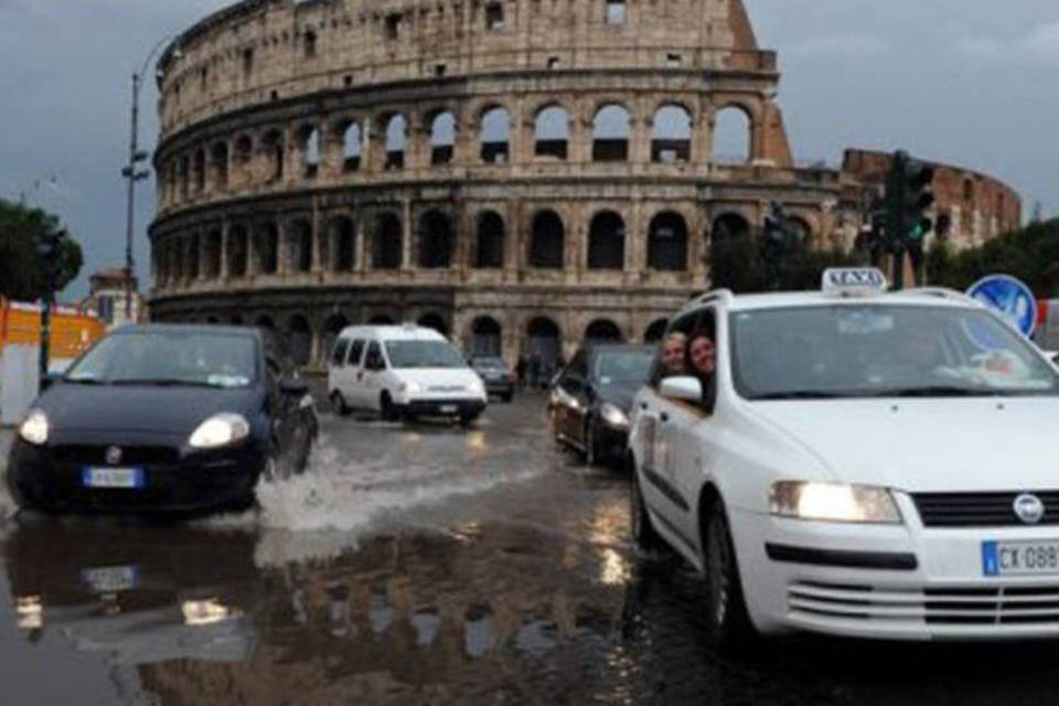 Chuvas inundam as ruas e o metrô de Roma