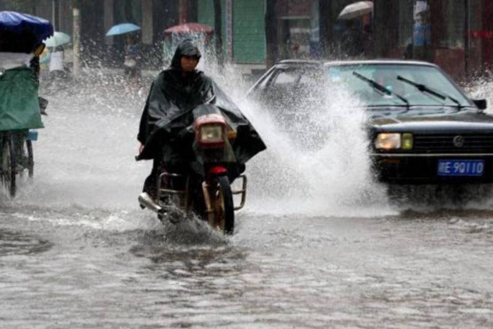 Número de mortos sobe na China e fortes chuvas persistem