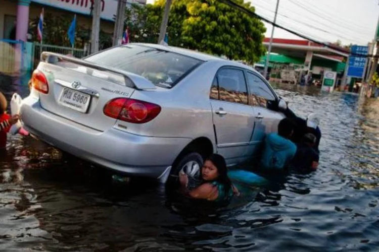 As inundações, que obrigaram a centenas de milhares a viver em centros de evacuação (Daniel Berehulak/Getty Images)
