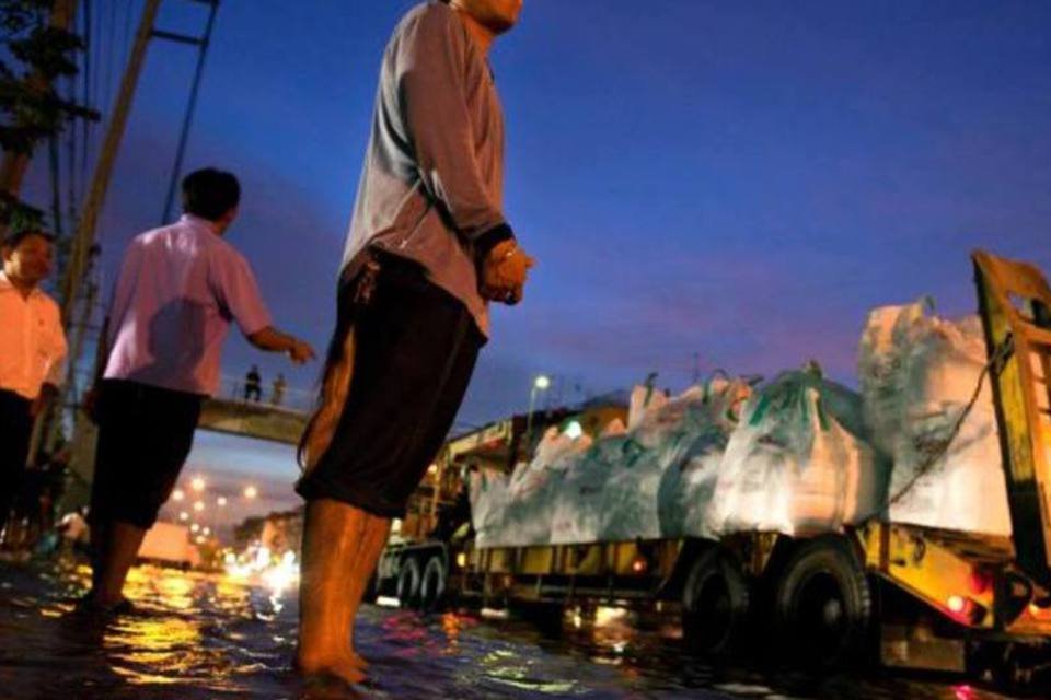 Enchentes custam US$ 42 bi ao setor privado na Tailândia
