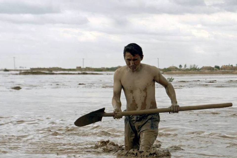 Enchentes matam pelo menos 75 pessoas no Afeganistão