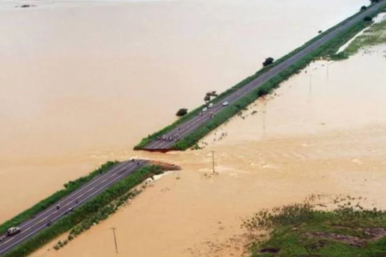 De acordo com o ministro, ao menos 17 rodovias federais estão com problemas (Prefeitura de Campos/Divulgação/Reuters)