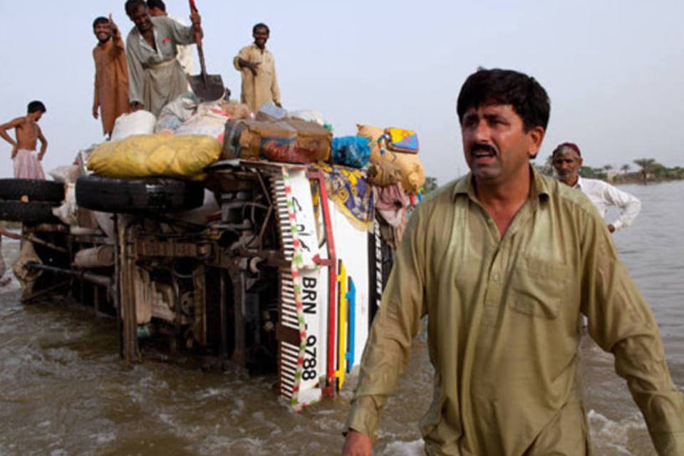 Pelo menos 88 pessoas morrem por causa de inundações no Paquistão